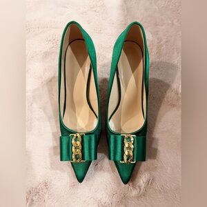 Elegant Green Satin Heels with Gold Chain Accent